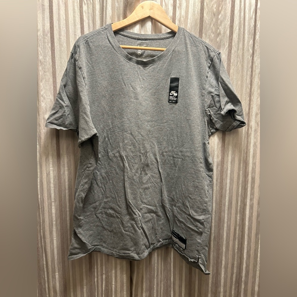 Nike Gray Men’s Shirt, Size XL - Picture 2 of 5